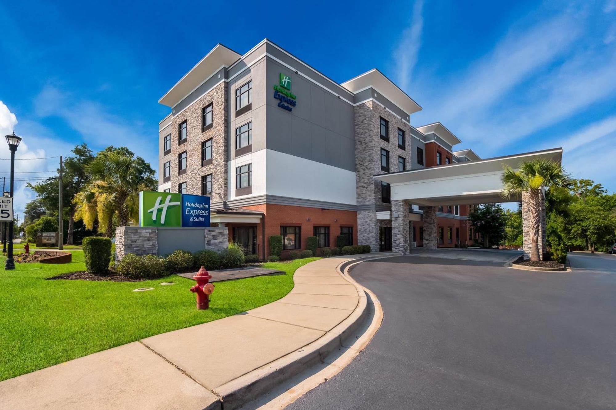 Holiday Inn Express & Suites Lexington, An Ihg Hotel Exterior photo