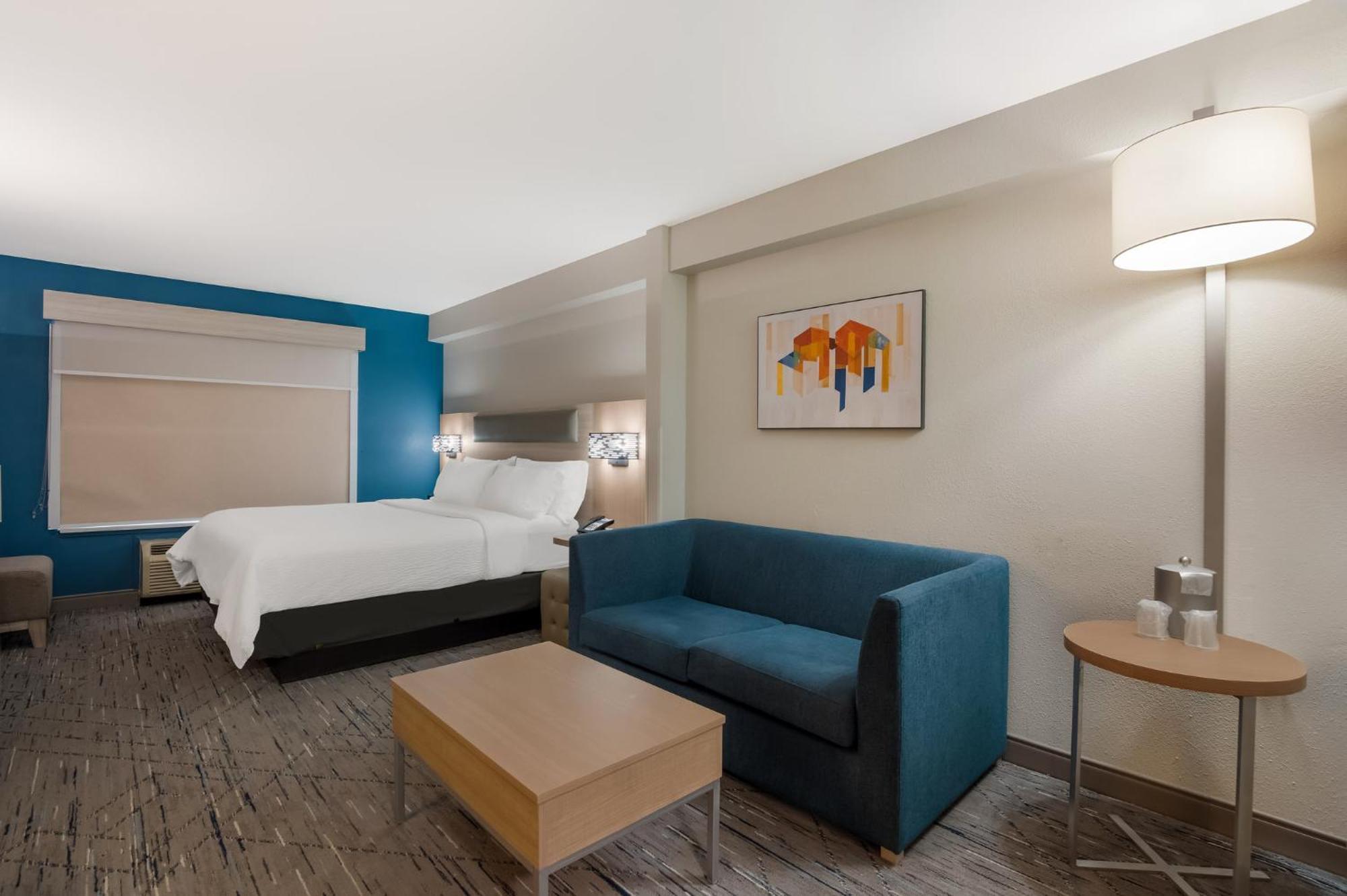 Holiday Inn Express & Suites Lexington By Ihg Exterior photo