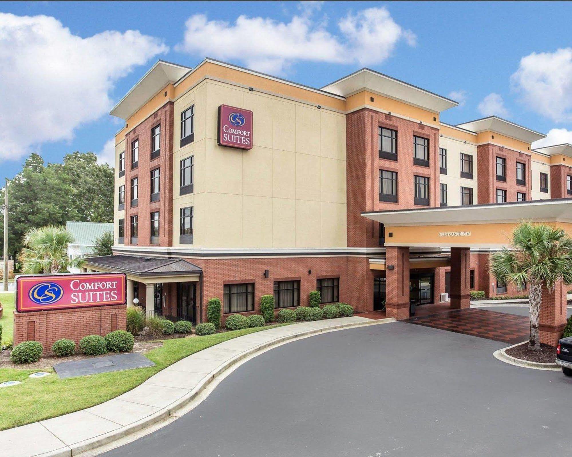 Holiday Inn Express & Suites Lexington, An Ihg Hotel Exterior photo